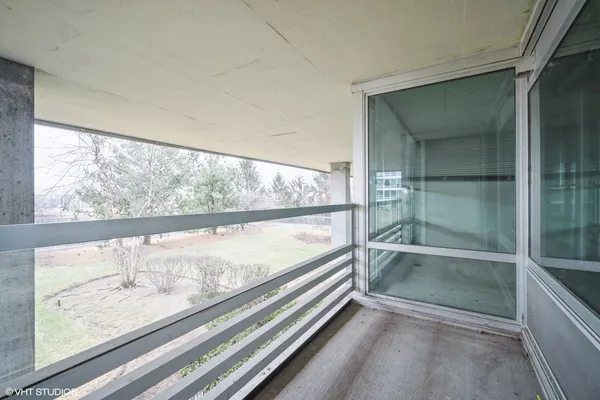 $2,700 | 9715 Woods Drive, Unit 505, Skokie, IL 60077