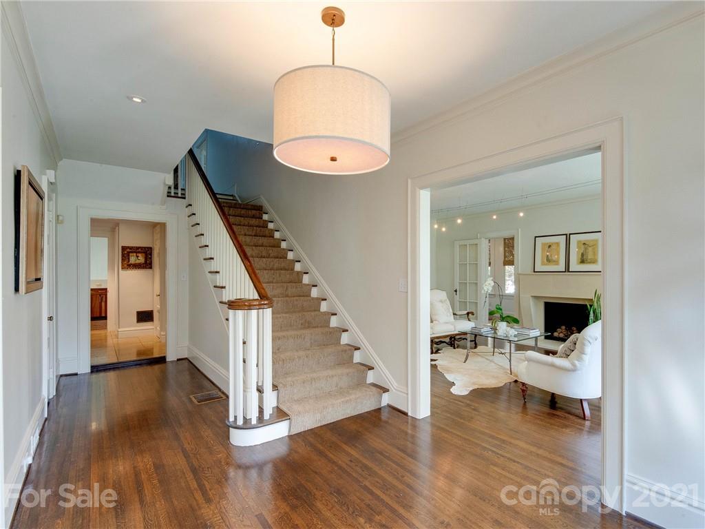 1050 Ardsley Road Charlotte, NC 28207 - Photo 2 of 48 Gallery Image 2