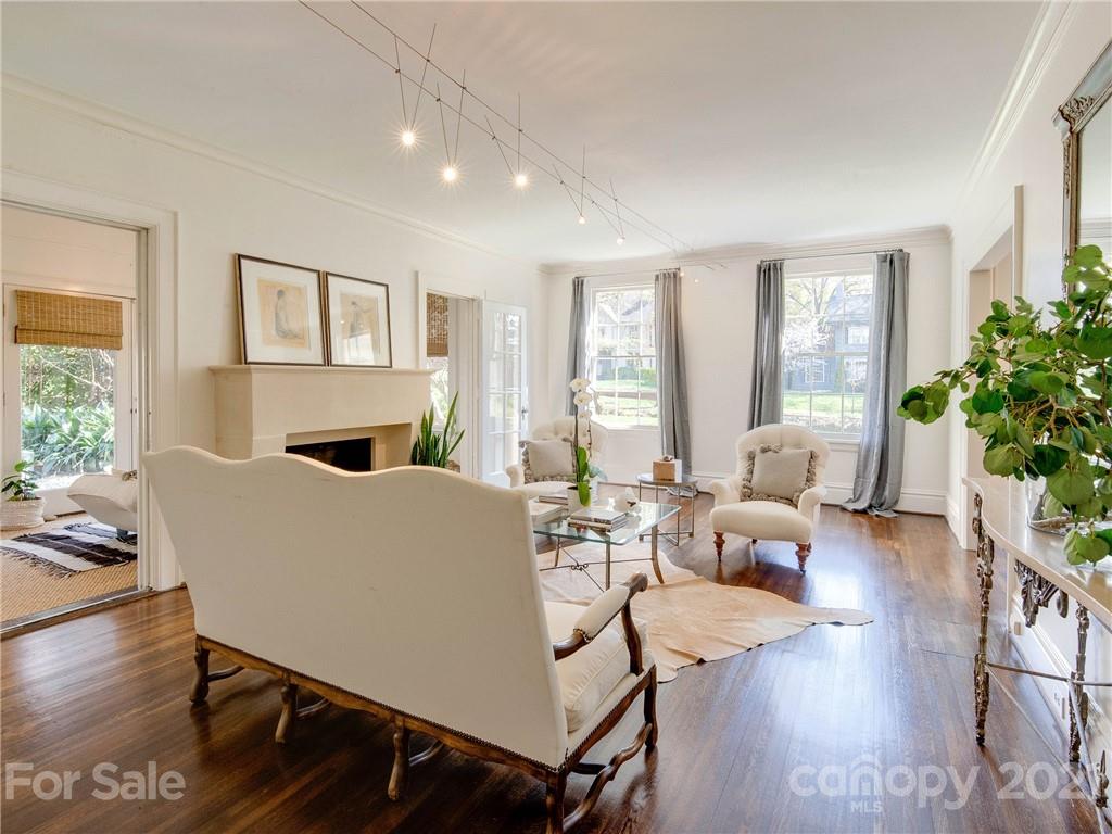 1050 Ardsley Road Charlotte, NC 28207 - Photo 5 of 48 Gallery Image 5