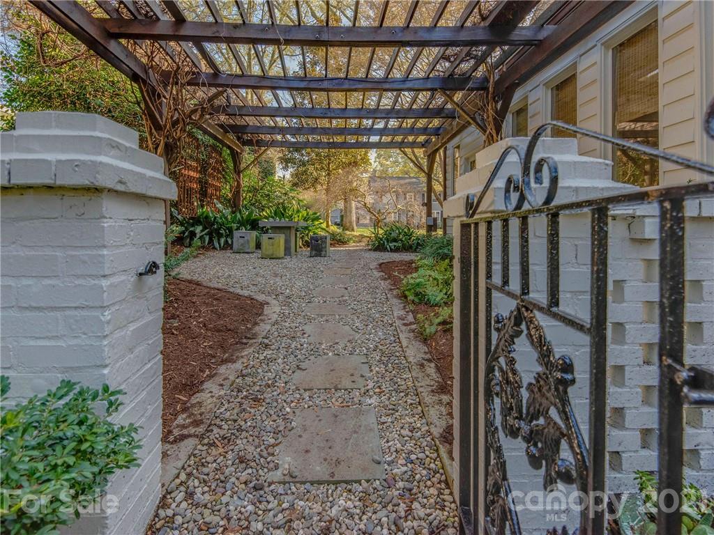 1050 Ardsley Road Charlotte, NC 28207 - Photo 46 of 48 Gallery Image 46