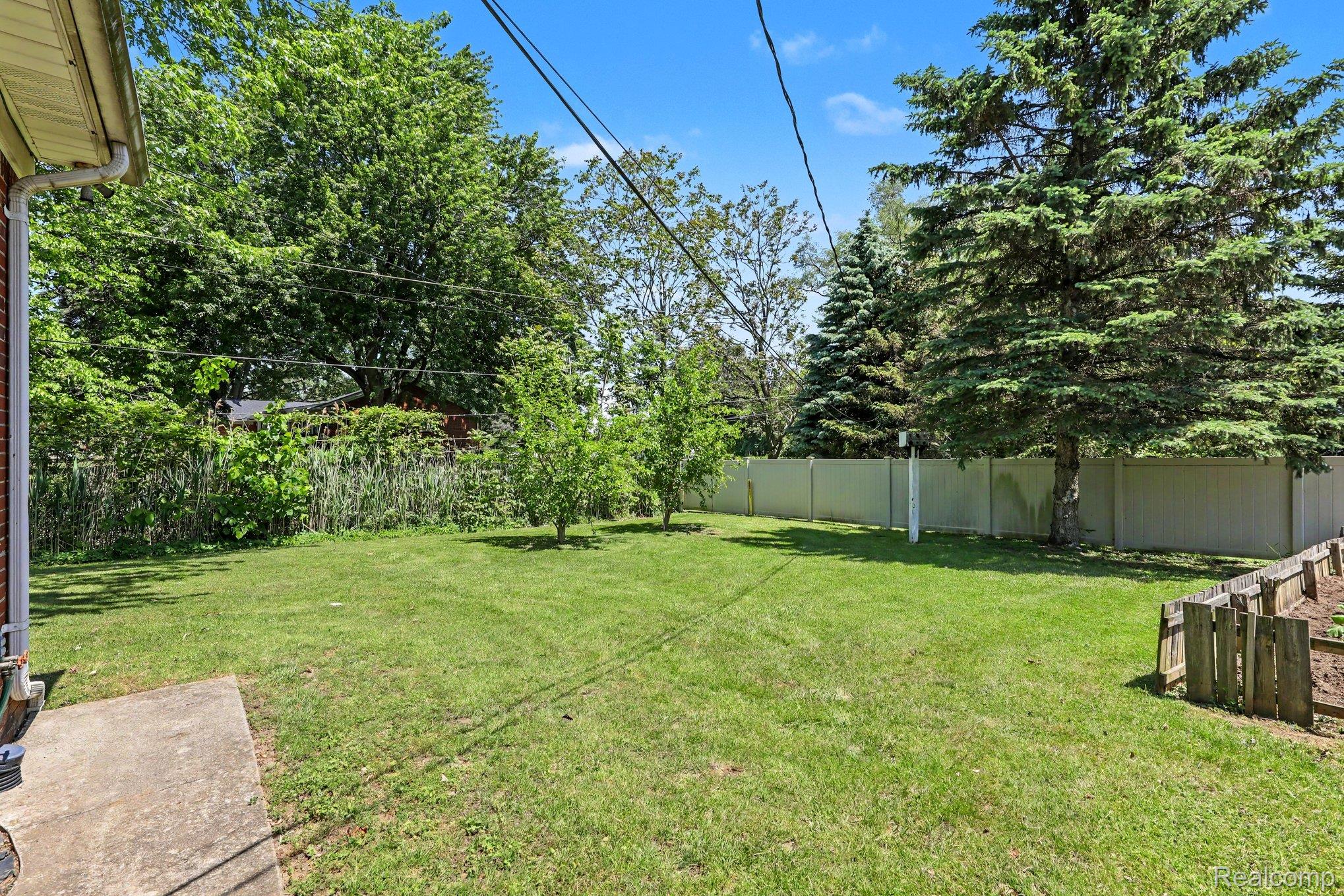 46430 Schoenherr Road Utica, MI 48315 - Photo 32 of 34 029_file_1037.jpg