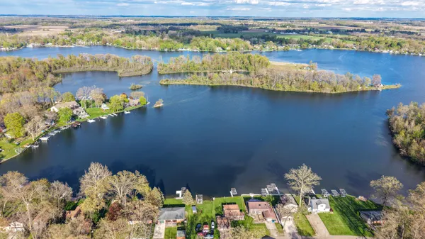 $280,000 | 257 Edgewood Drive, Quincy, MI 49082