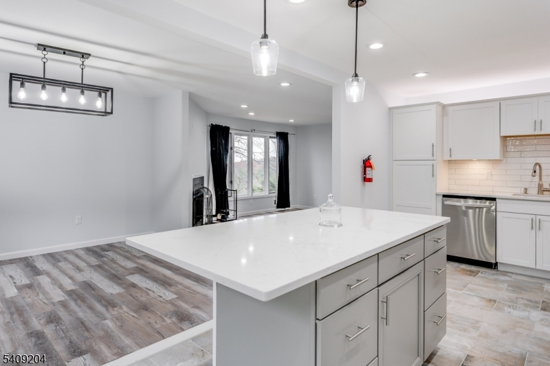 111 Patriots Road Morris Plains, NJ 07950 - Photo 5 of 39