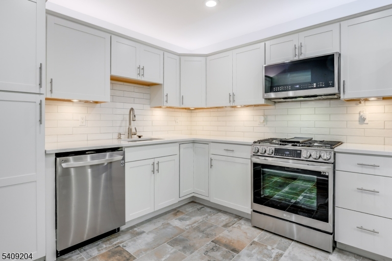 111 Patriots Road Morris Plains, NJ 07950 - Photo 7 of 39