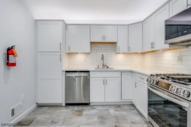 $3,990 | 111 Patriots Road, Morris Plains, NJ 07950