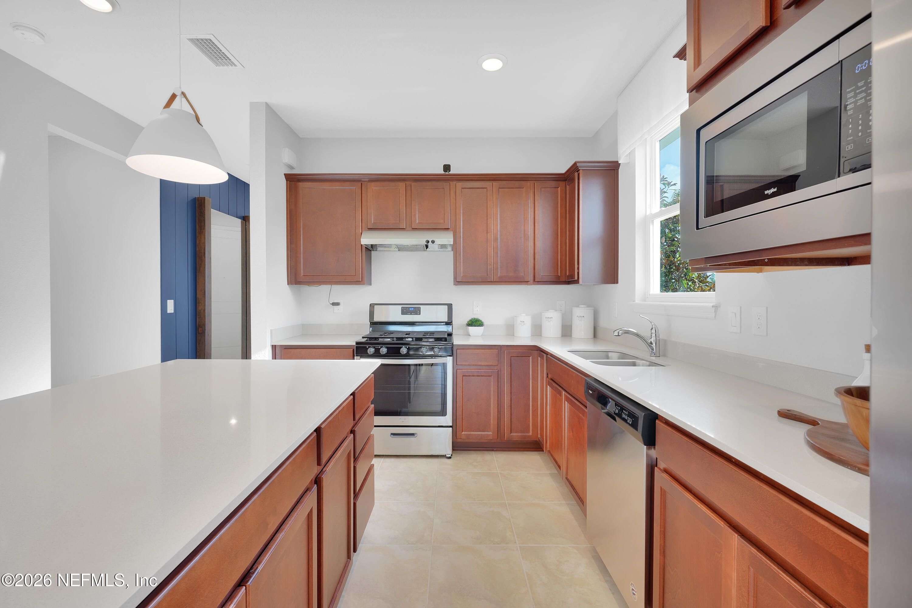 685 Continuum Loop Yulee, FL 32097 - Photo 4 of 38 Contour Kitchen