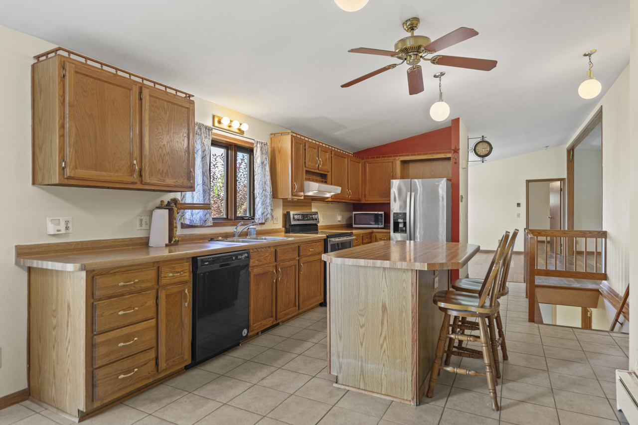 1005 Autumn Court Davis, IL 61019 - Photo 11 of 41