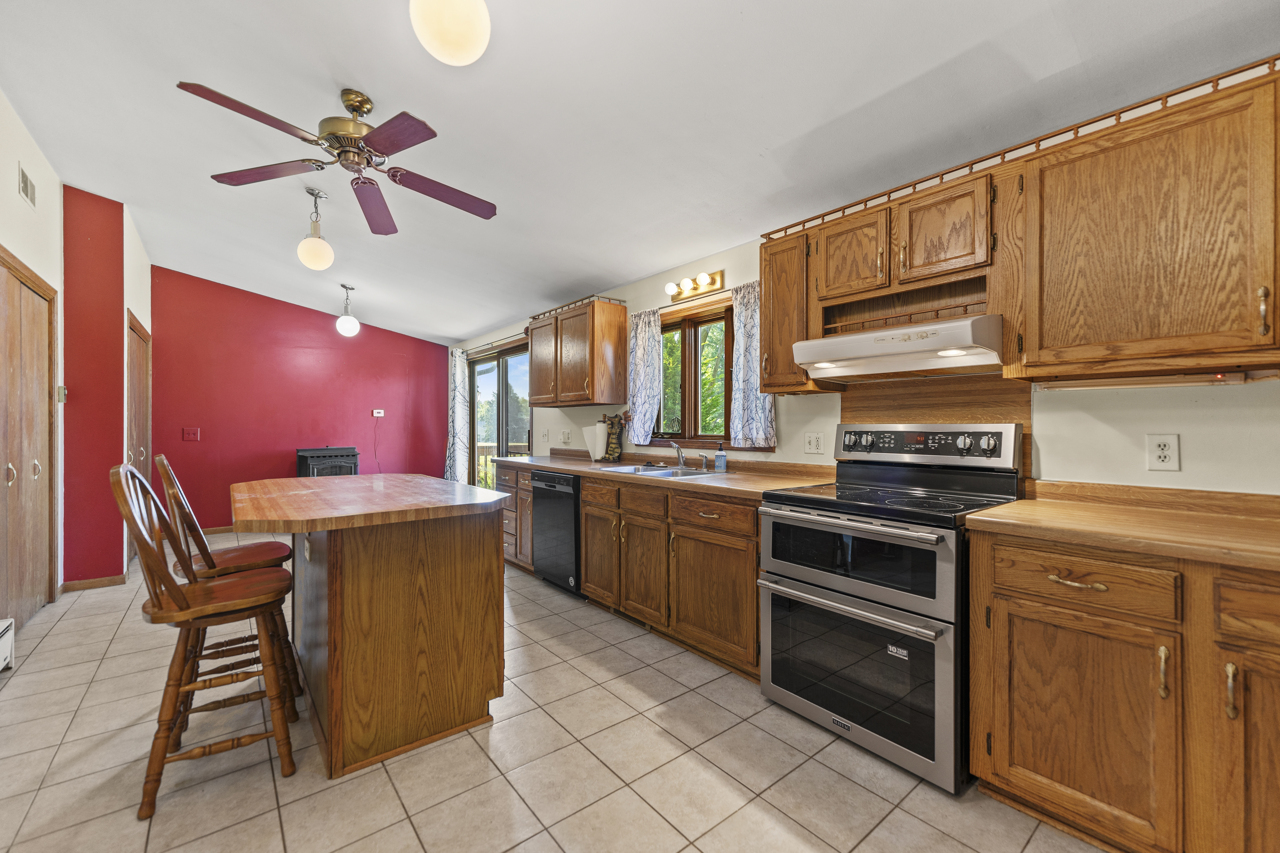 1005 Autumn Court Davis, IL 61019 - Photo 10 of 41