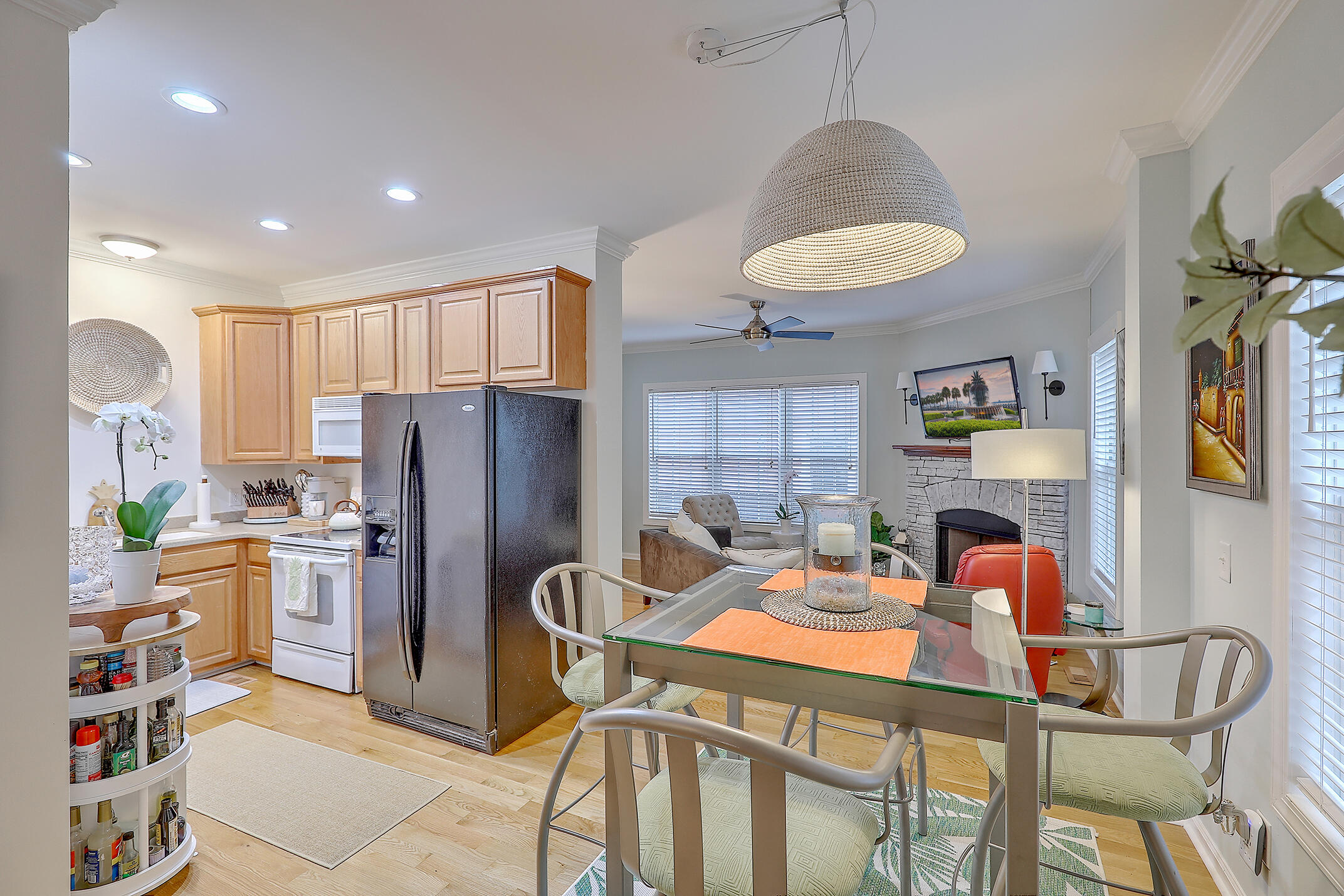 118 Congress Street, Unit F Charleston, SC 29403 - Photo 11 of 38 Dining and Kitchen