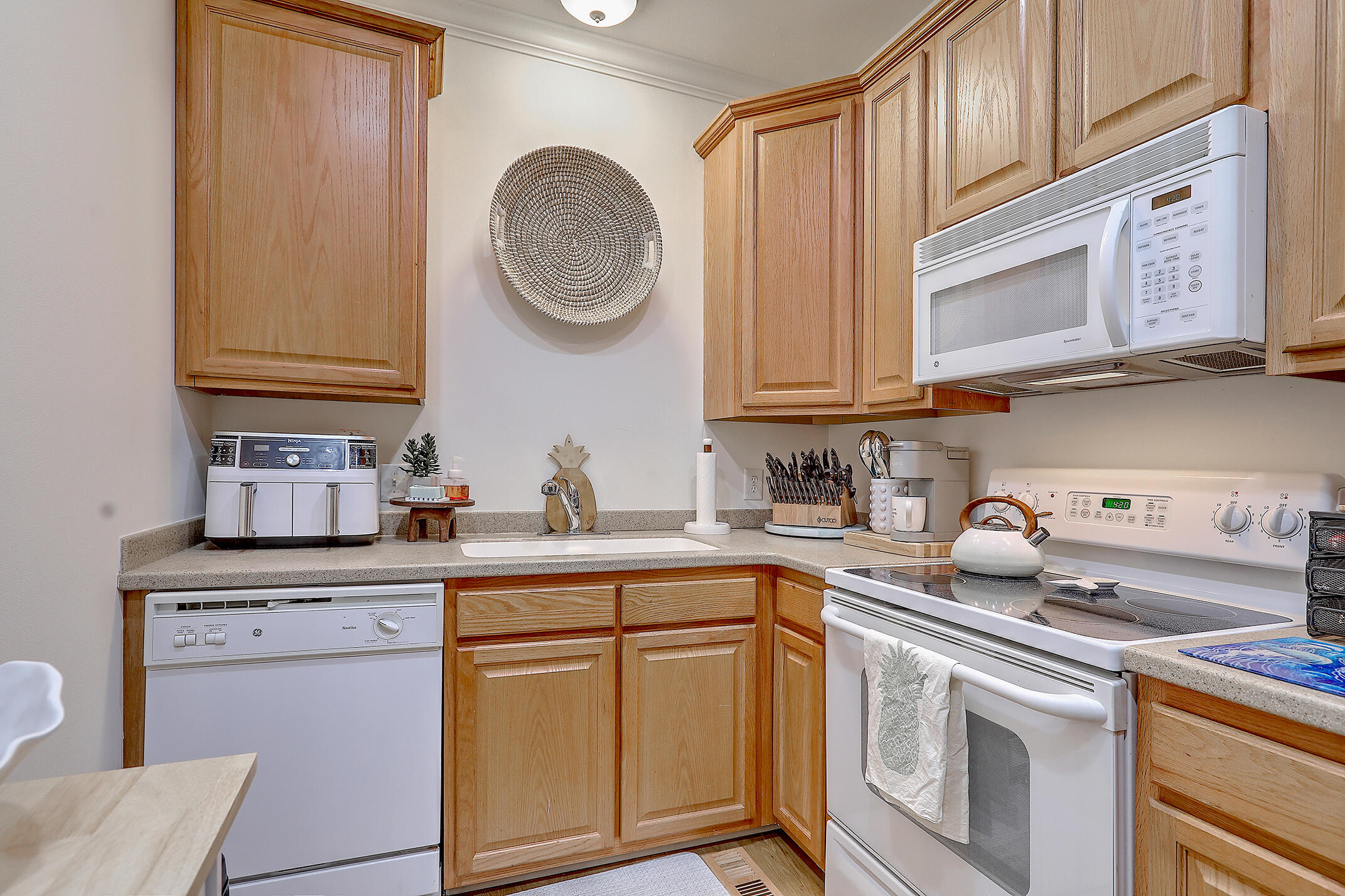 118 Congress Street, Unit F Charleston, SC 29403 - Photo 14 of 38 Kitchen