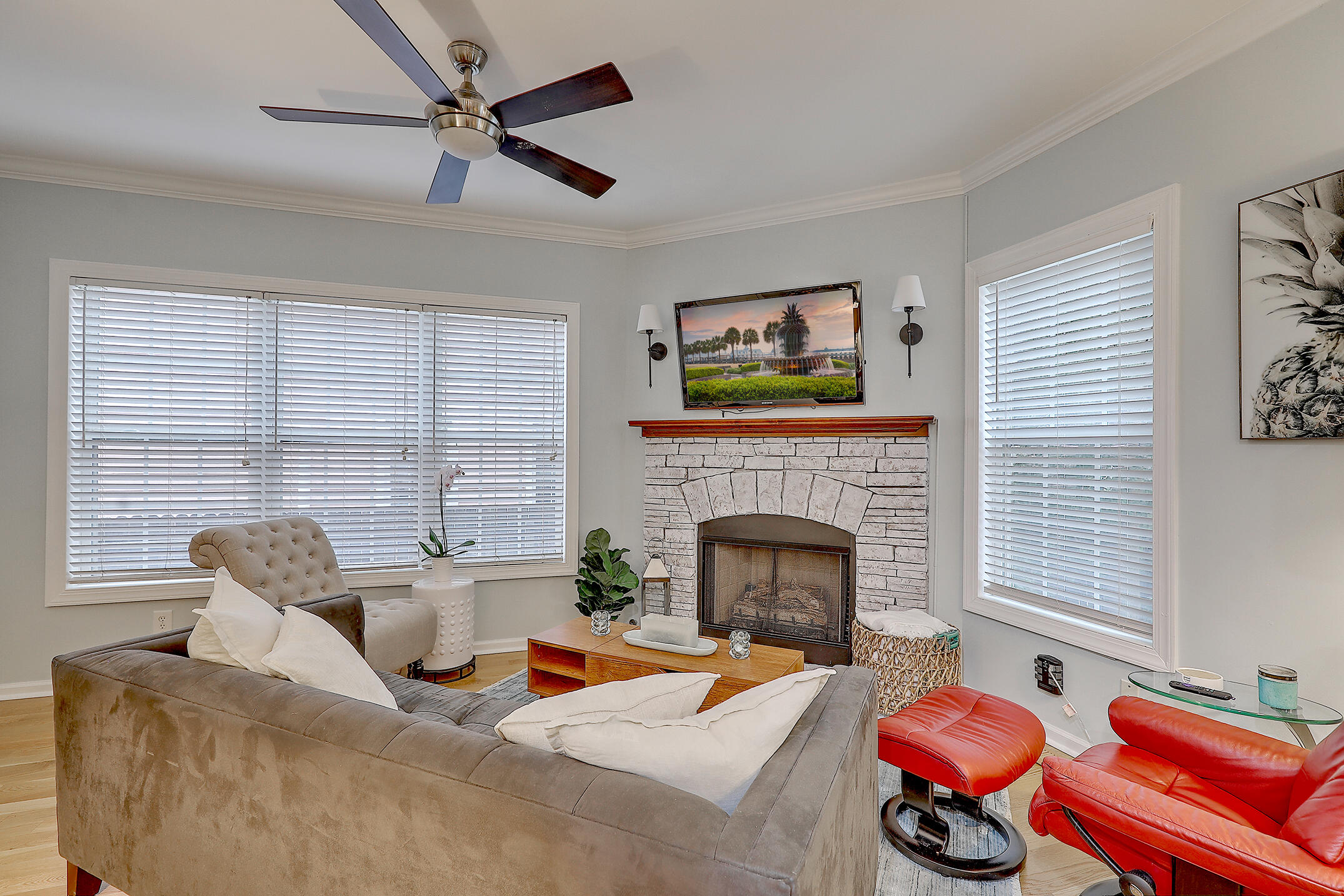 118 Congress Street, Unit F Charleston, SC 29403 - Photo 15 of 38 Living Room