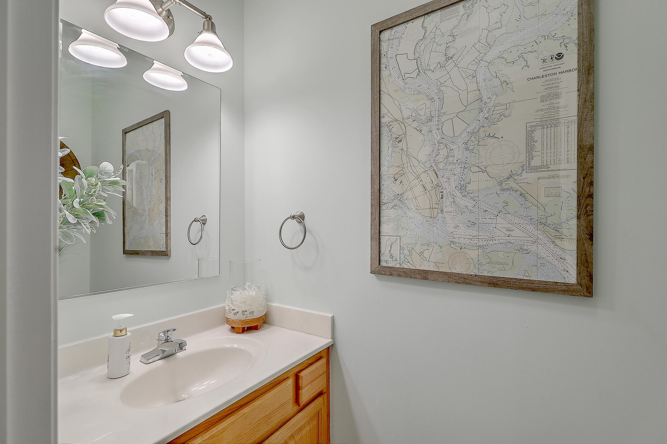 118 Congress Street, Unit F Charleston, SC 29403 - Photo 17 of 38 Half Bath