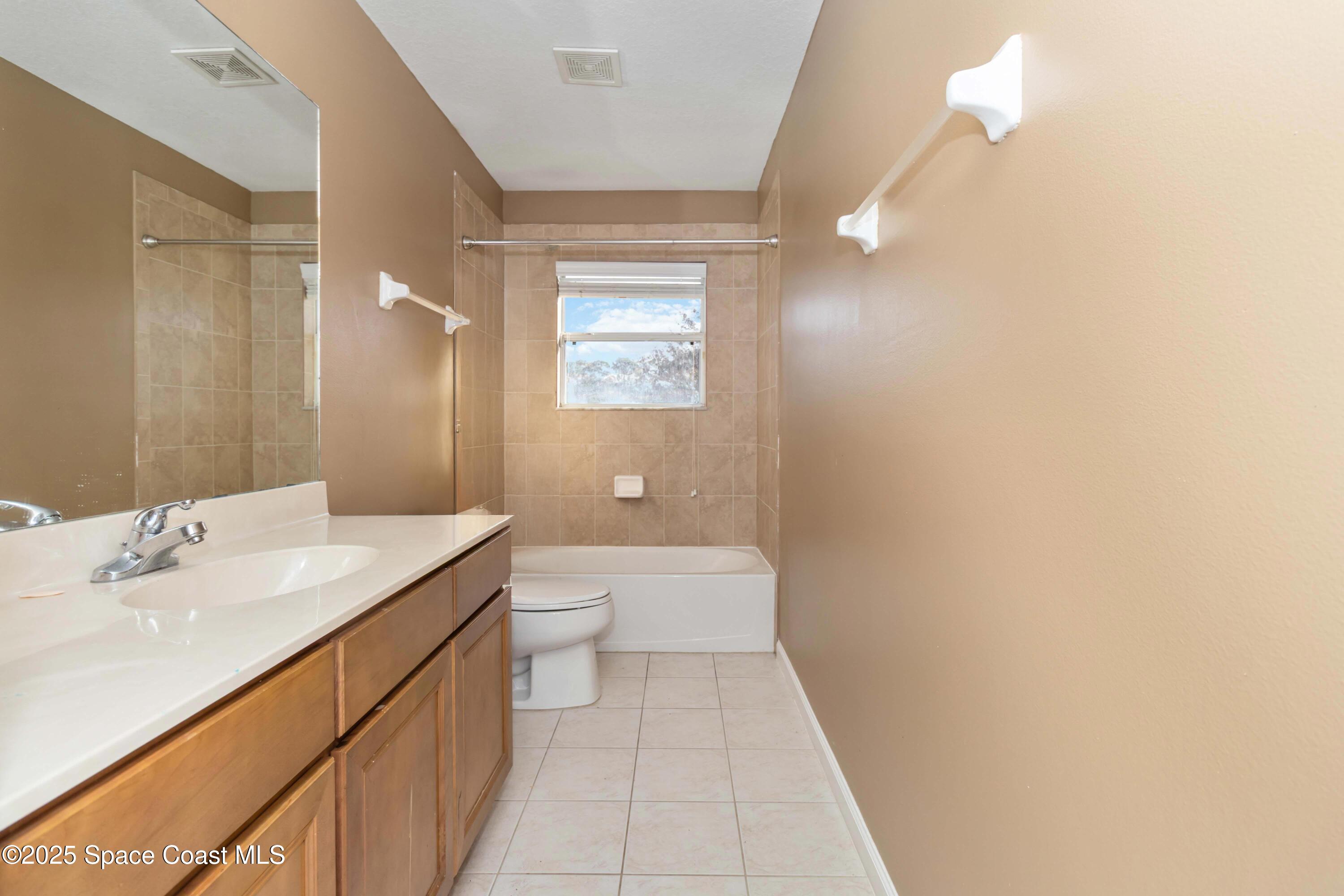 185 Wading Bird Circle Southwest Palm Bay, FL 32908 - Photo 12 of 19 Bathroom