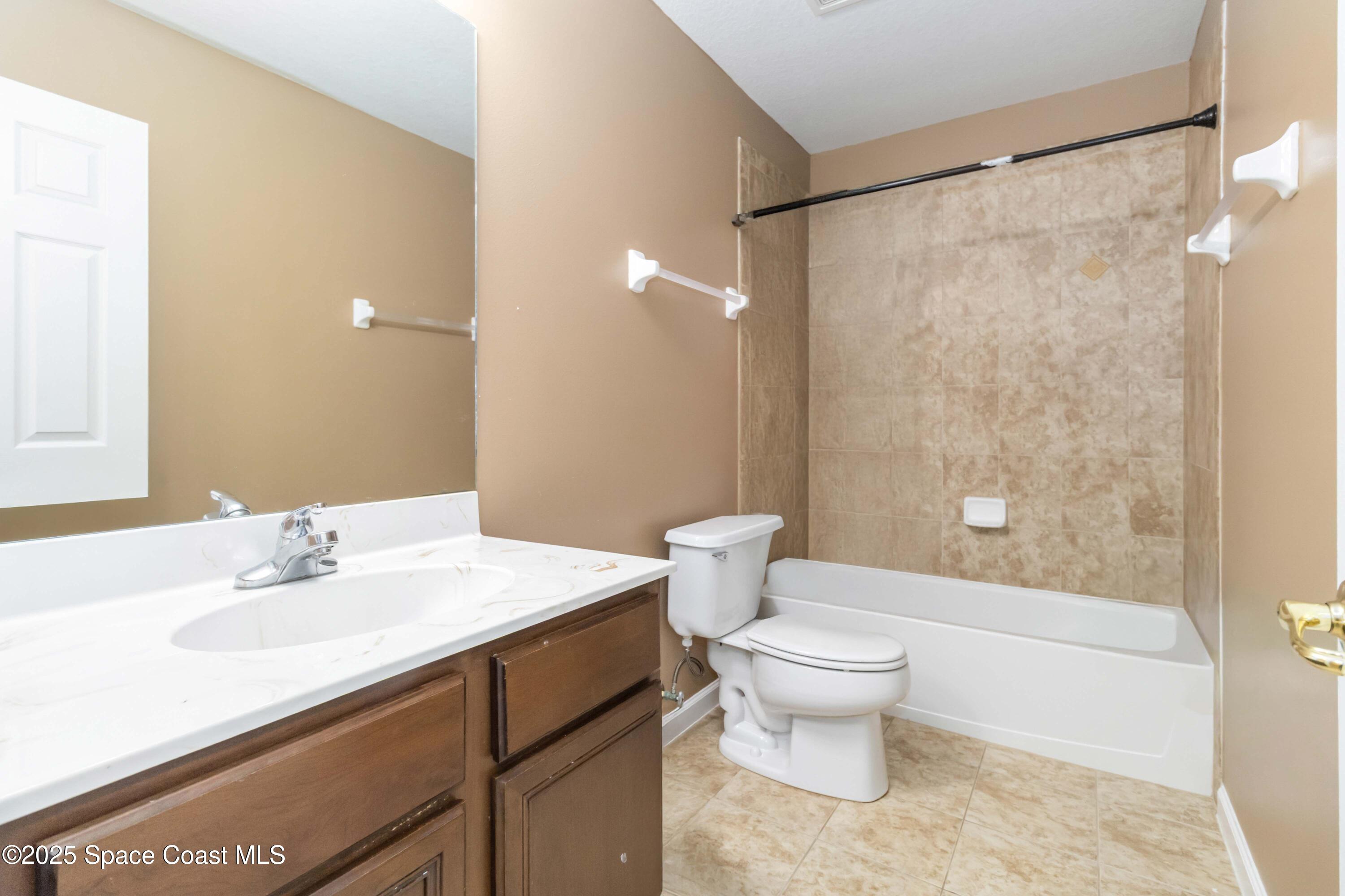 185 Wading Bird Circle Southwest Palm Bay, FL 32908 - Photo 14 of 19 Bathroom