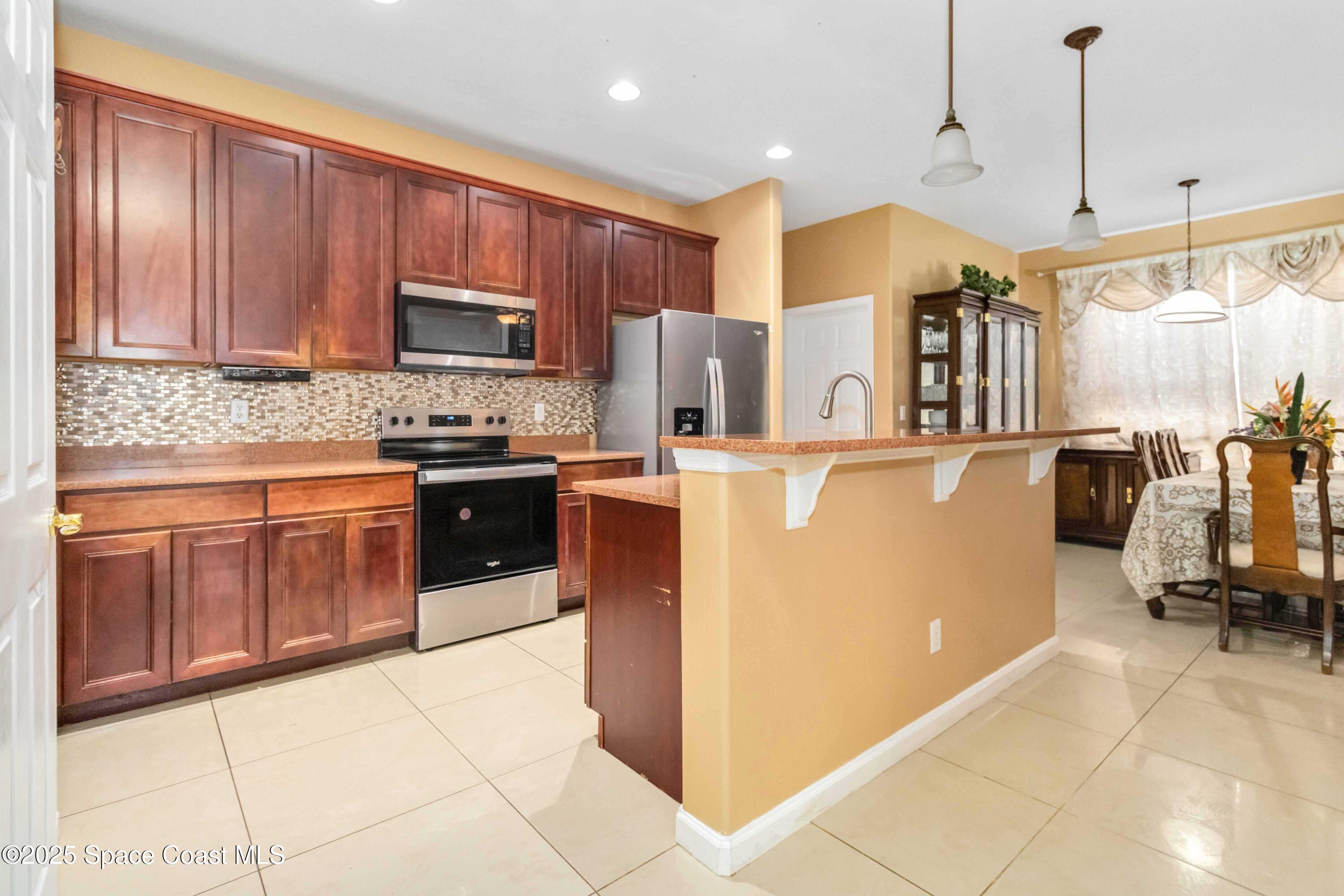 185 Wading Bird Circle Southwest Palm Bay, FL 32908 - Photo 4 of 19 Kitchen