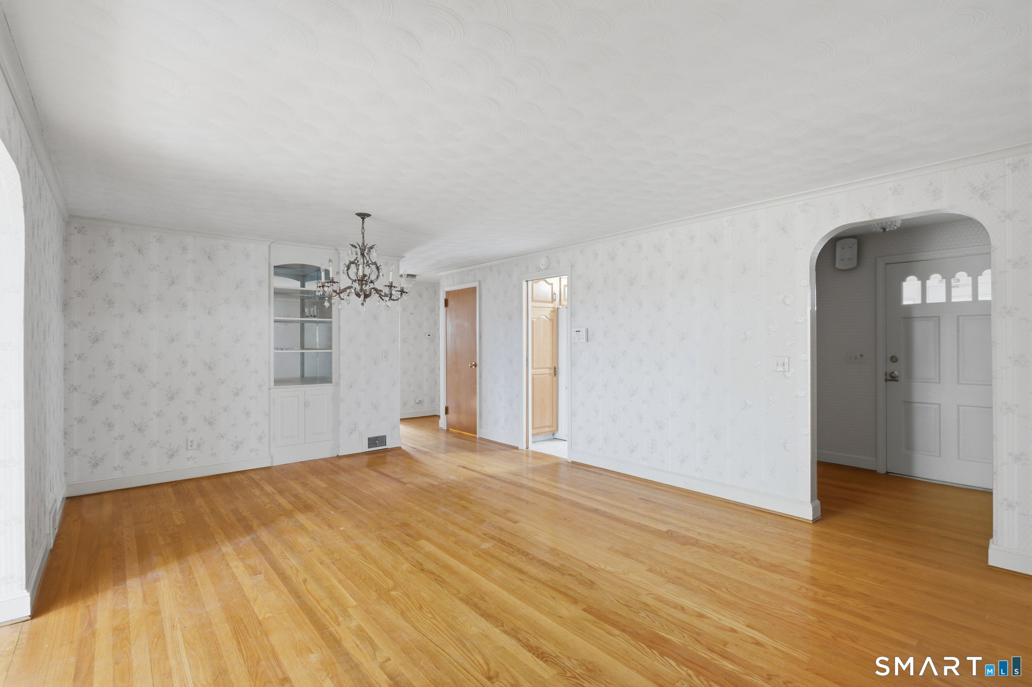 108 Jameswell Road Wethersfield, CT 06109 - Photo 3 of 35 Gallery Image 3