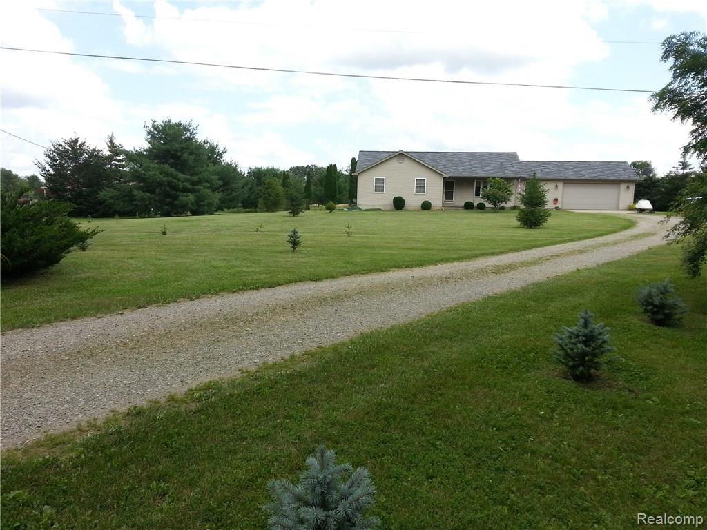 6472 McGuire Road Fenton, MI 48430 - Photo 1 of 21 6472 Mcguire 3.jpg