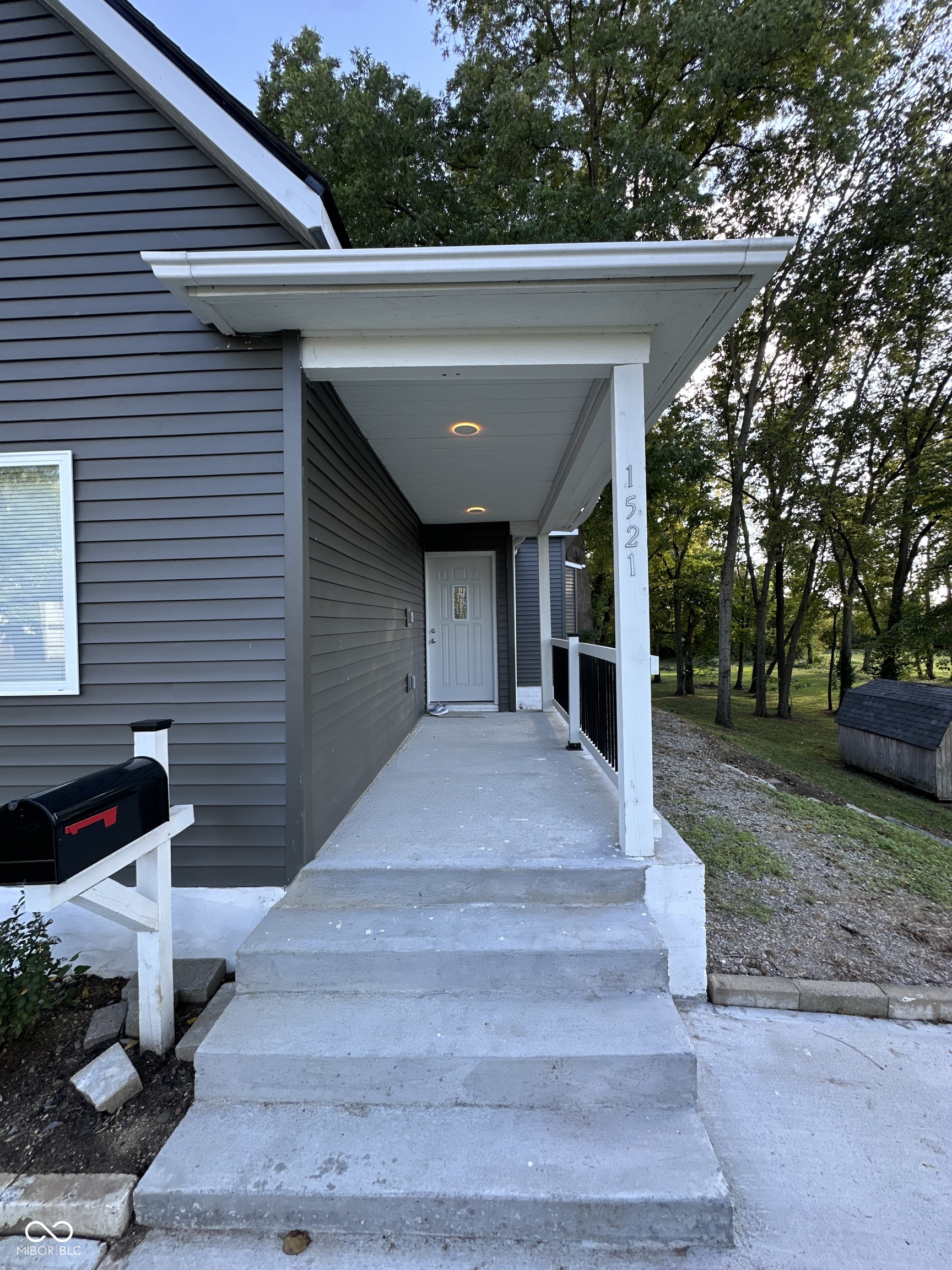 1521 Indiana Avenue Columbus, IN 47201 - Photo 2 of 35