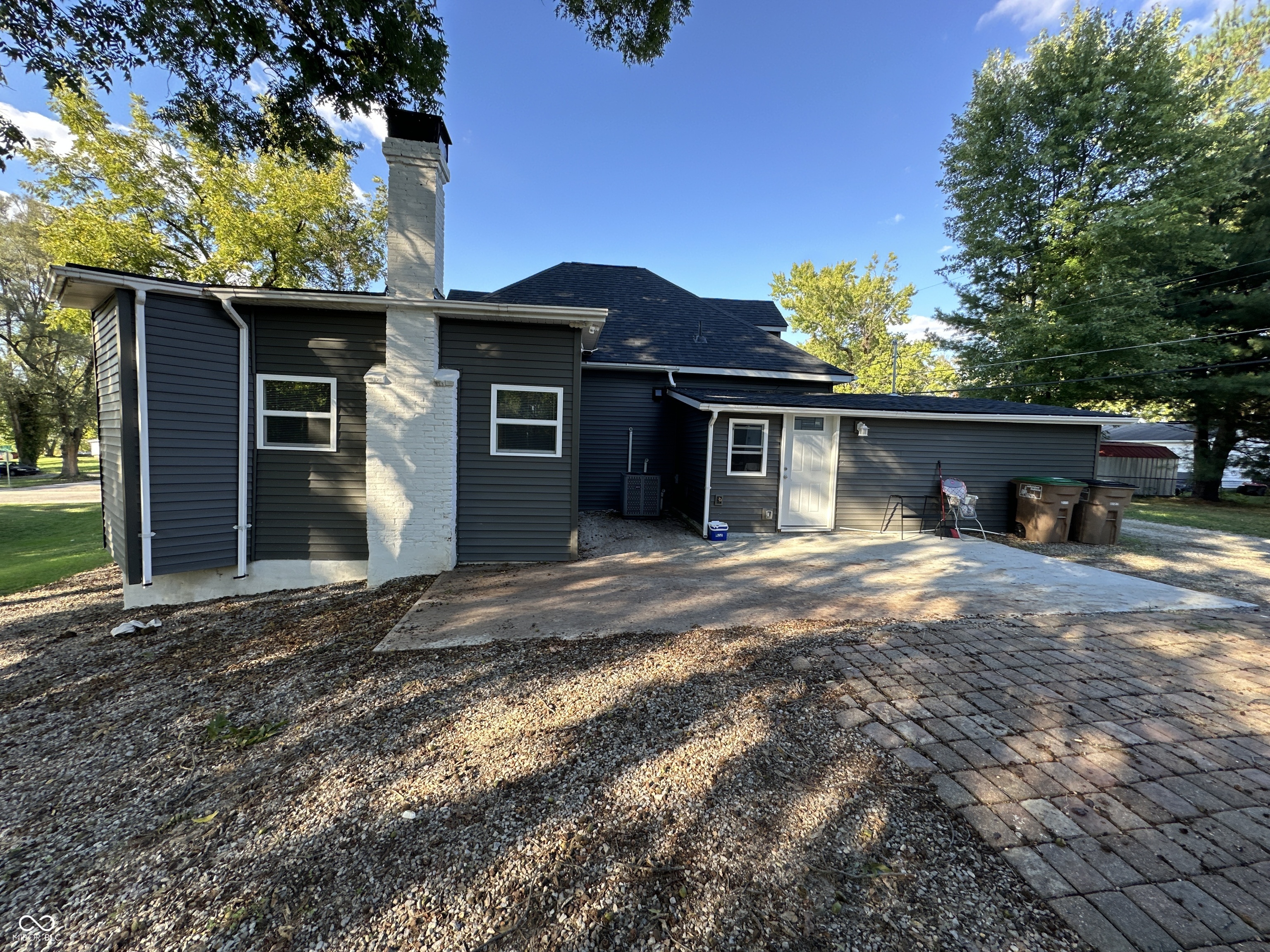 1521 Indiana Avenue Columbus, IN 47201 - Photo 3 of 35