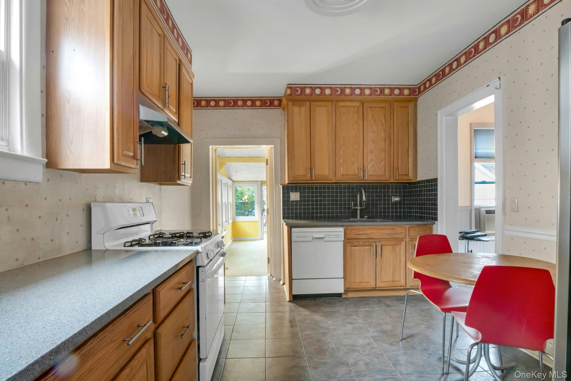 33 Mountain Road Irvington, NY 10533 - Photo 11 of 42