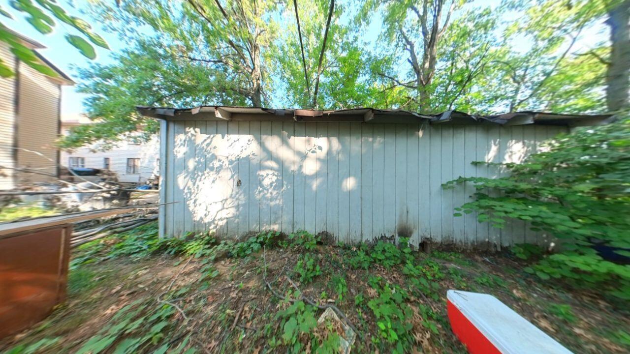 925 Parkway Road Cleveland, OH 44108 - Photo 17 of 29 Garage_-_Right_