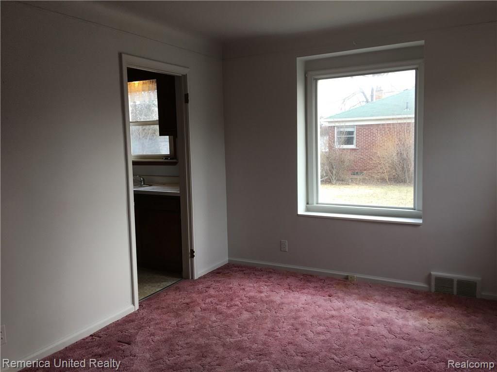 12828 Rosedale Street Southgate, MI 48195 - Photo 12 of 26 IMG_3815.JPG