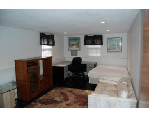 17 Clark Road Peabody, MA 01960 - Photo 8 of 15 Gallery Image 8
