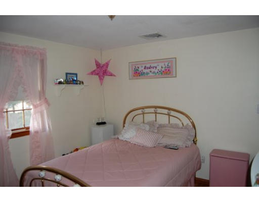 17 Clark Road Peabody, MA 01960 - Photo 10 of 15 Gallery Image 10