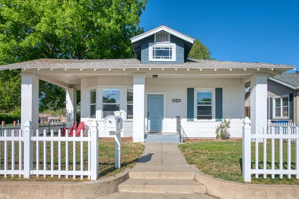 $494,900 | 1601 19th Avenue, Kingsburg, CA 93631