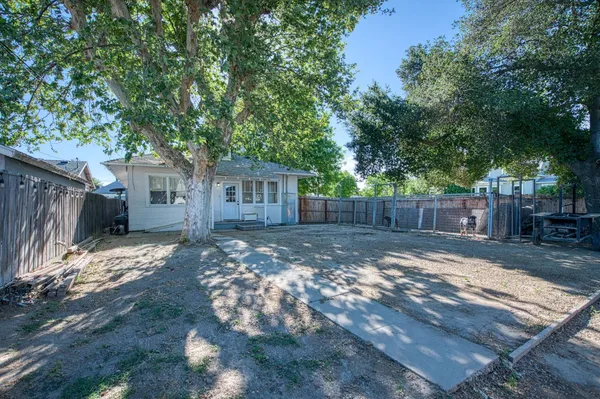 $494,900 | 1601 19th Avenue, Kingsburg, CA 93631