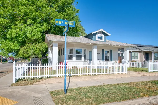 $494,900 | 1601 19th Avenue, Kingsburg, CA 93631