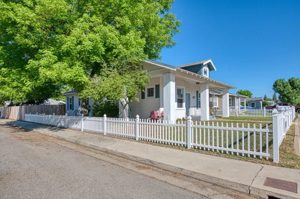 $494,900 | 1601 19th Avenue, Kingsburg, CA 93631