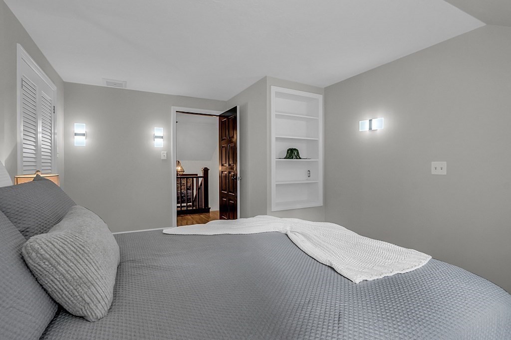 3 Peninsula Road Harvard, MA 01451 - Photo 29 of 42 a view of an empty room and a window