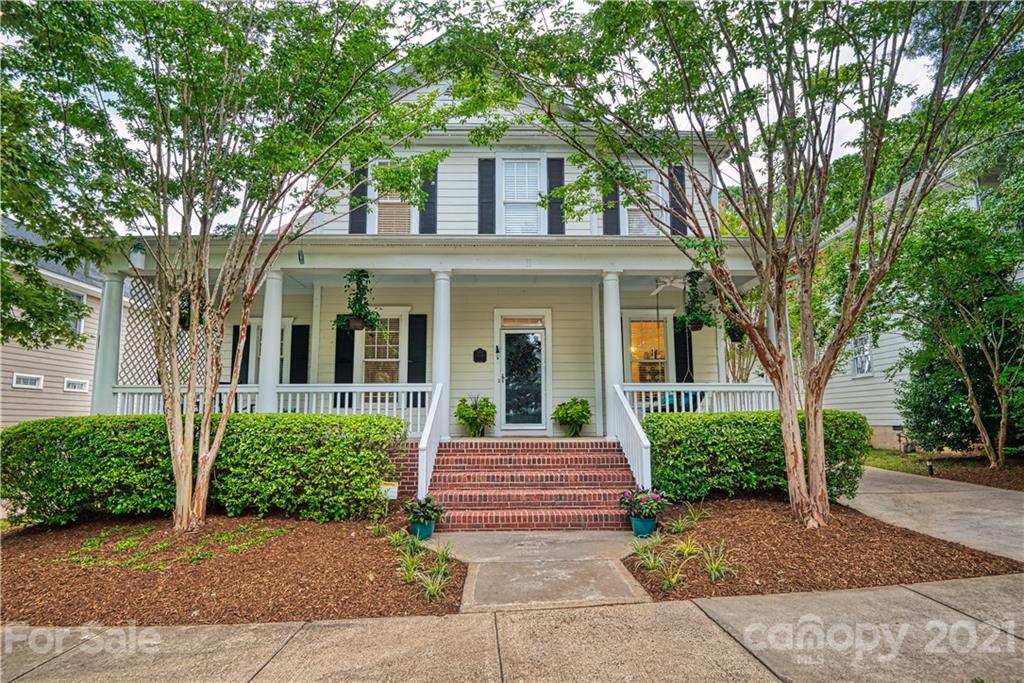 1380 Barnett Woods Fort Mill, SC 29708 - Photo 3 of 31 front view of a house with a yard