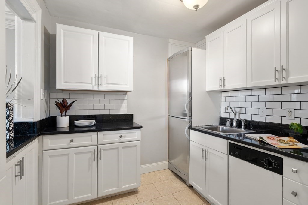 478 Beacon Street, Unit 4 Boston, MA 02115 - Photo 6 of 12