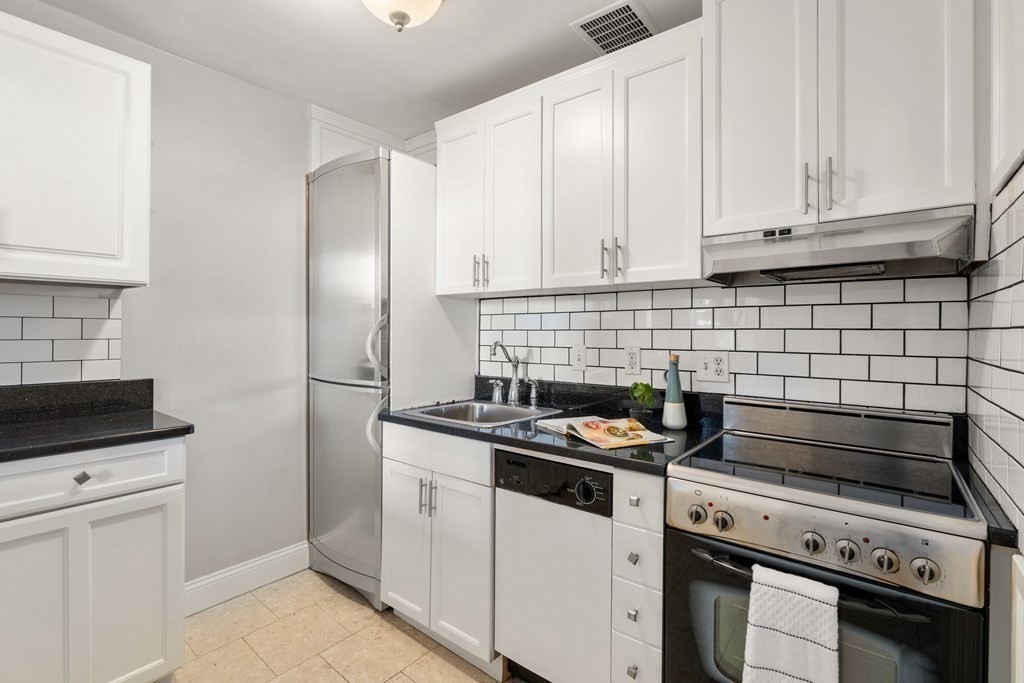 478 Beacon Street, Unit 4 Boston, MA 02115 - Photo 7 of 12