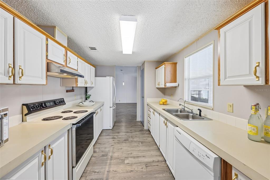 550 St Johns Road Tavares, FL 32778 - Photo 5 of 46