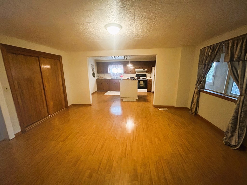 919 Main Street East Rural Valley, PA 16249 - Photo 7 of 38