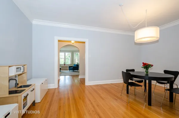 $2,950 | 734 Hinman Avenue, Unit 1, Evanston, IL 60202