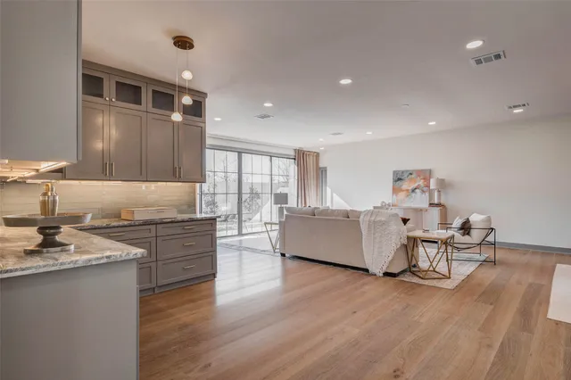 $1,149,900 | 1803 Willowmoss Court, Houston, TX 77008