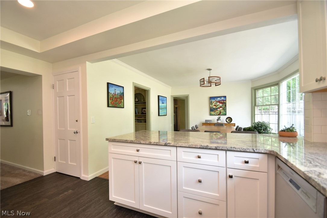 1375 Yellowstone Road Cleveland, OH 44121 - Photo 19 of 48 Kitchen