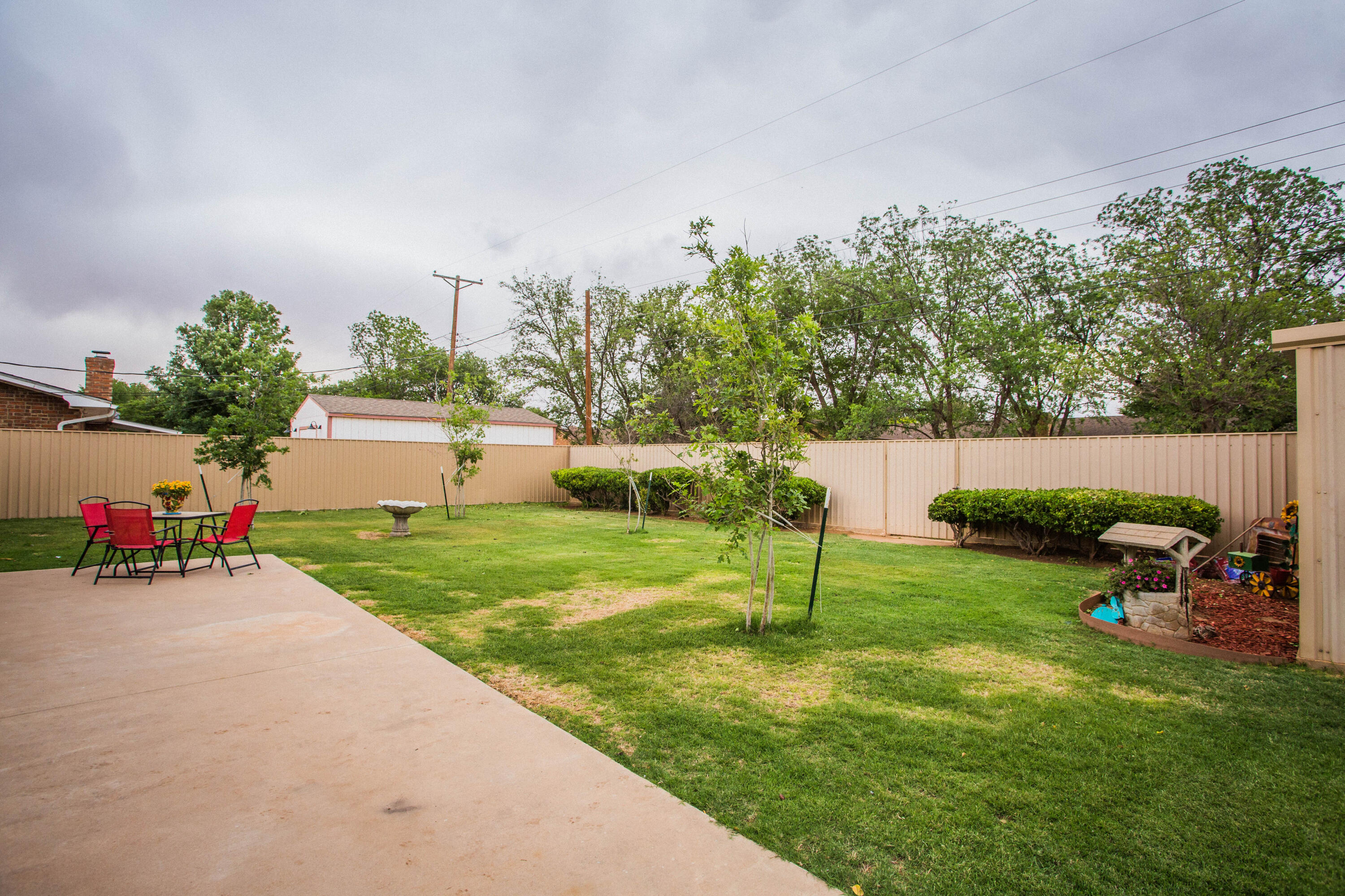 1304 Jefferson Drive Plainview, TX 79072 - Photo 48 of 50 a view of a house with backyard and a tree