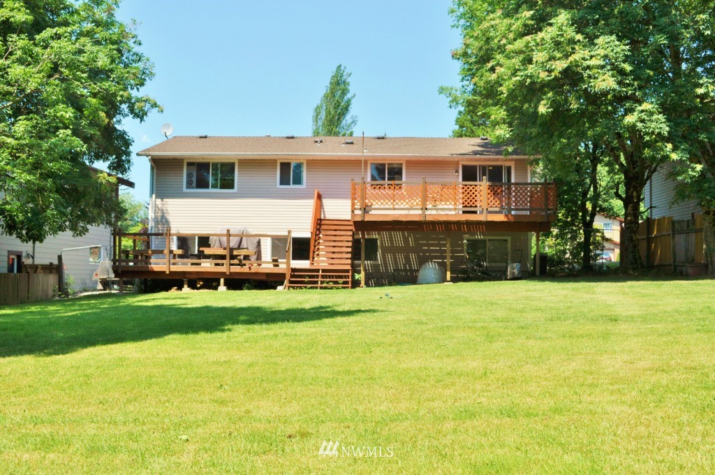 10107 Northeast 204th Street Bothell, WA 98011 - Photo 13 of 19