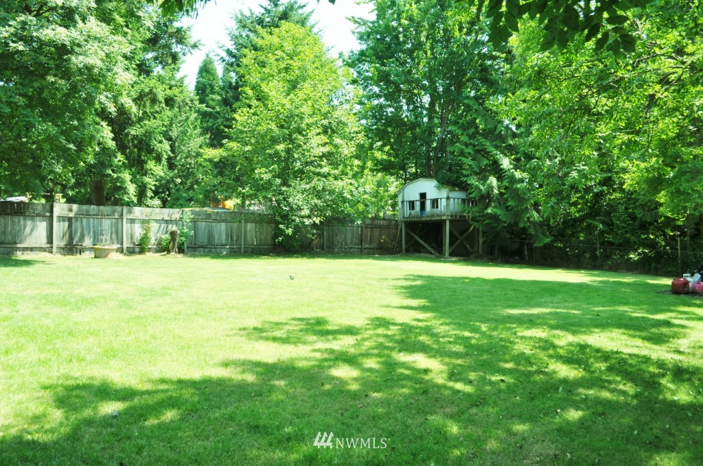 10107 Northeast 204th Street Bothell, WA 98011 - Photo 14 of 19