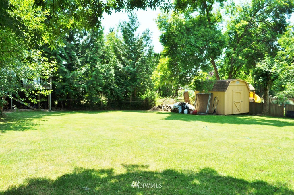 10107 Northeast 204th Street Bothell, WA 98011 - Photo 15 of 19