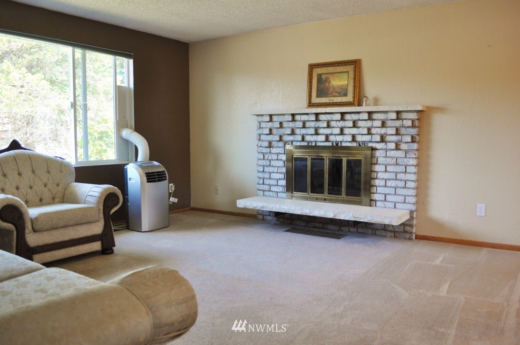 10107 Northeast 204th Street Bothell, WA 98011 - Photo 5 of 19