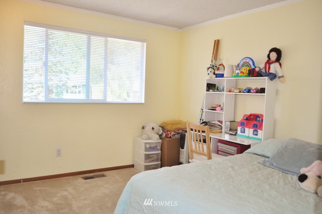 10107 Northeast 204th Street Bothell, WA 98011 - Photo 10 of 19