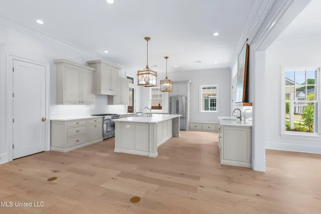 $929,500 | 102 Commonwealth Drive, Madison, MS 39110