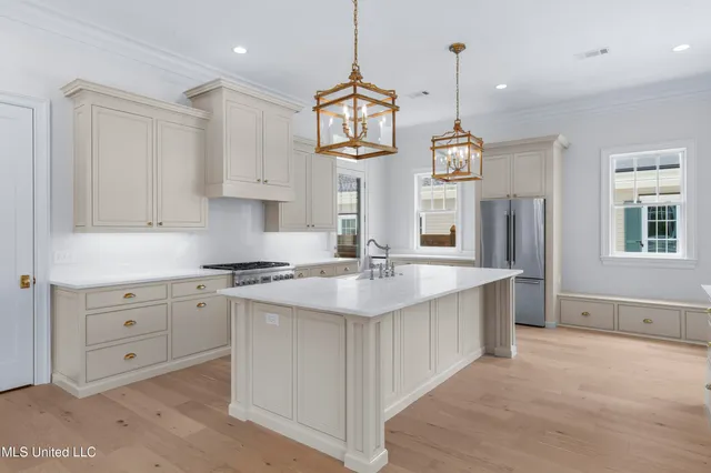 $929,500 | 102 Commonwealth Drive, Madison, MS 39110