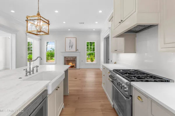$929,500 | 102 Commonwealth Drive, Madison, MS 39110
